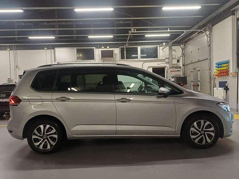 Usata VW Touran Active 150 CV (110 kW) 2021 Argento Monovolume