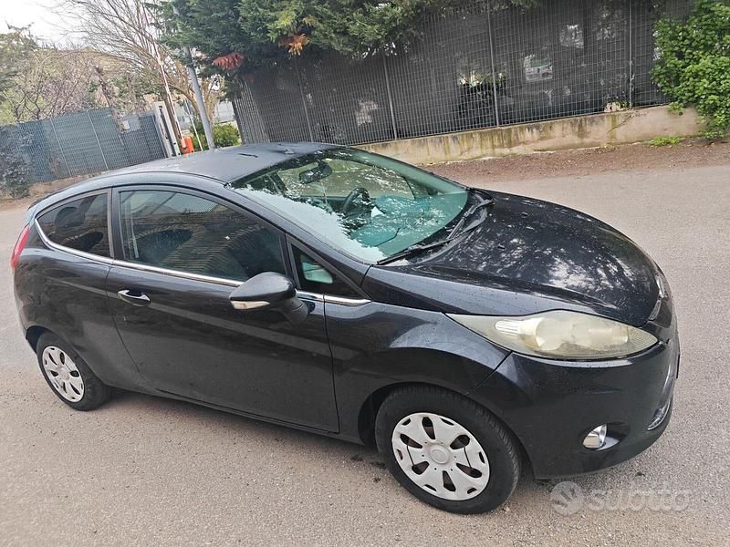 Usata Ford Fiesta 68 CV (50 kW) 2009 Nero Utilitaria