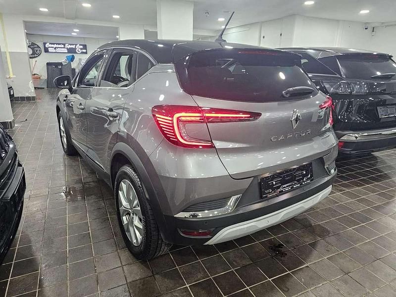 Usata Renault Captur Intens 101 CV (74 kW) 2023 Grigio montagna metallizzato SUV