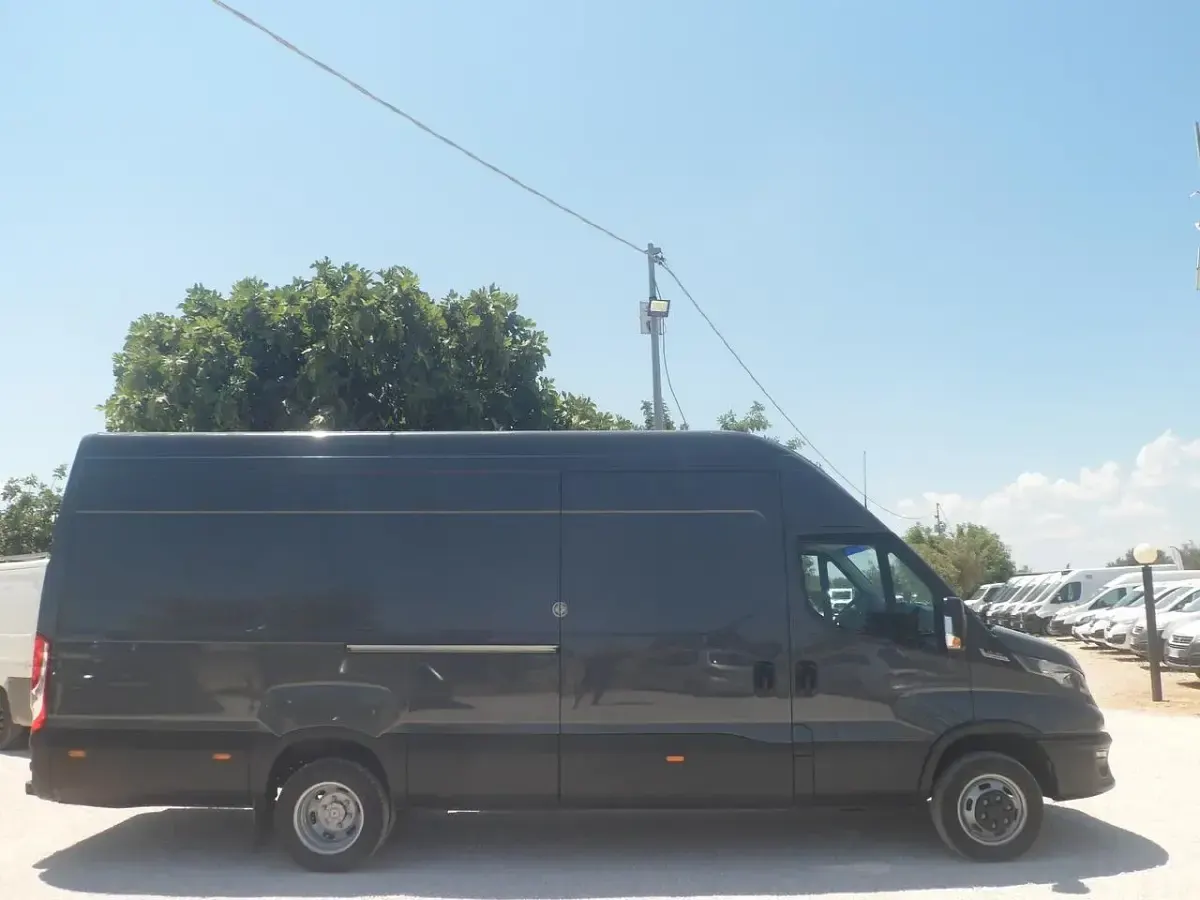 Usata Iveco Daily 179 CV (131 kW) 2021 Grigio Furgone