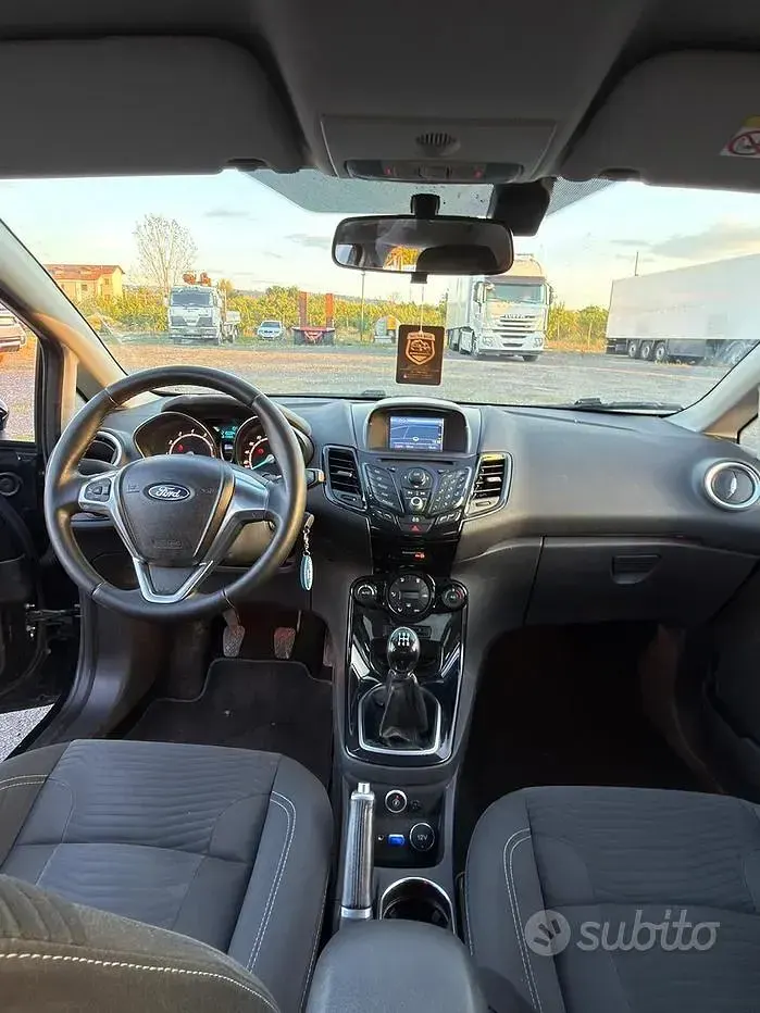 Usata Ford Fiesta 97 CV (71 kW) 2014 Nero Utilitaria