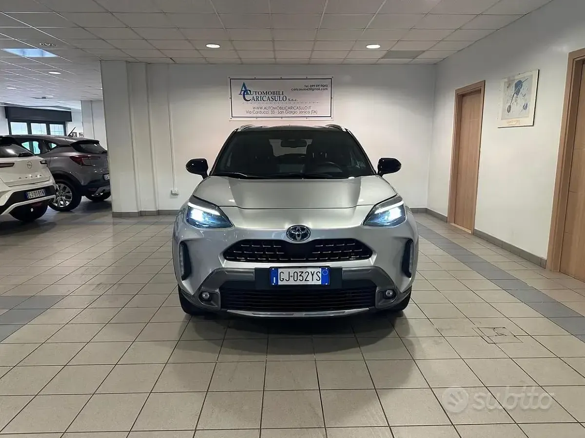 Usata Toyota Yaris Cross 92 CV (67 kW) 2022 Grigio SUV