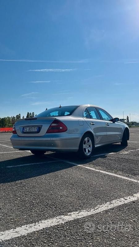 Usata Mercedes E320 Classic 204 CV (150 kW) 2004 Grigio Berlina