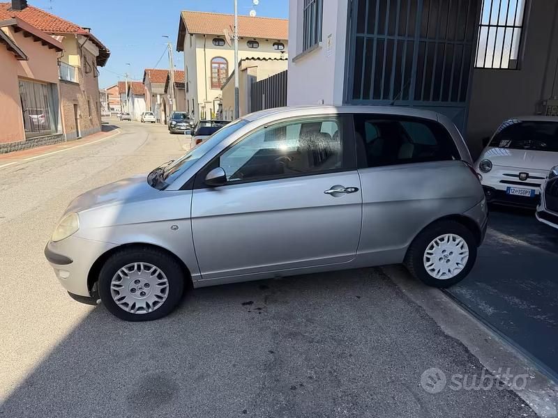 Usata Lancia Ypsilon 75 CV (55 kW) 2006 Grigio Utilitaria