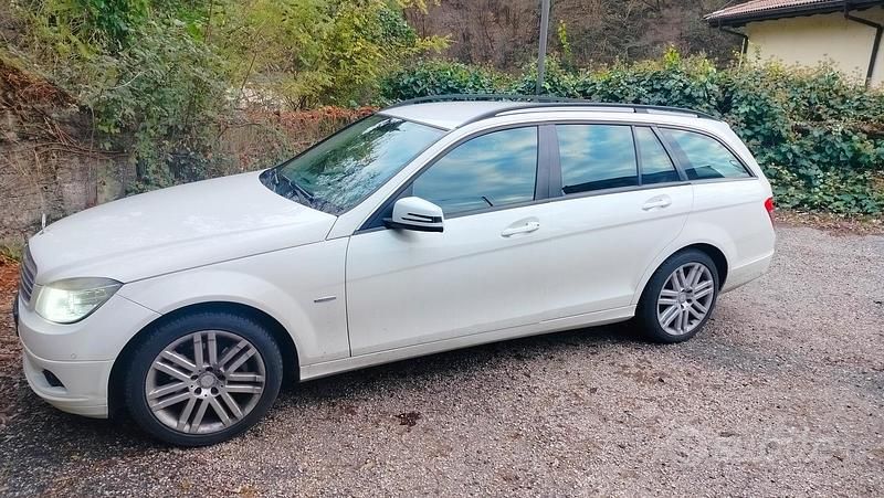 Usata Mercedes C220 AMG 170 CV (125 kW) 2011 Bianco Station wagon