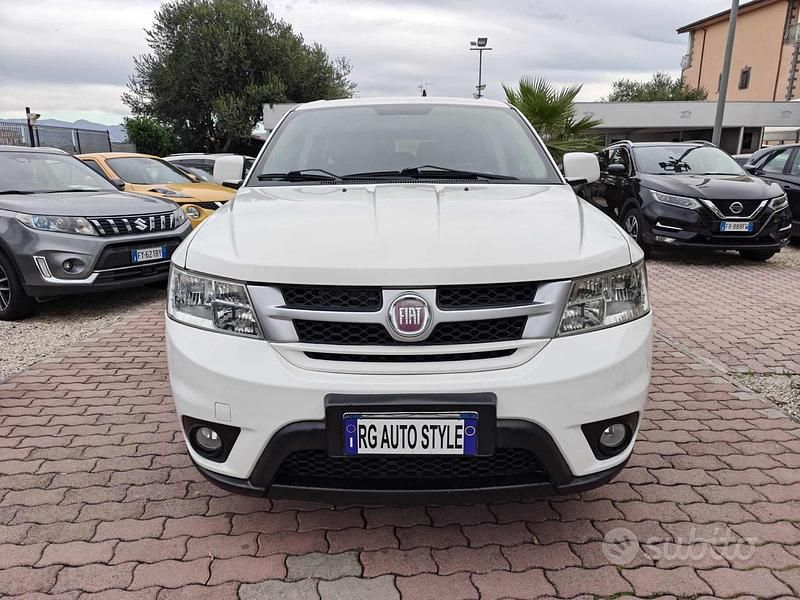 Käytetty Fiat Freemont 140 HP (102 kW) 2012 Valkoinen Katumaasturi