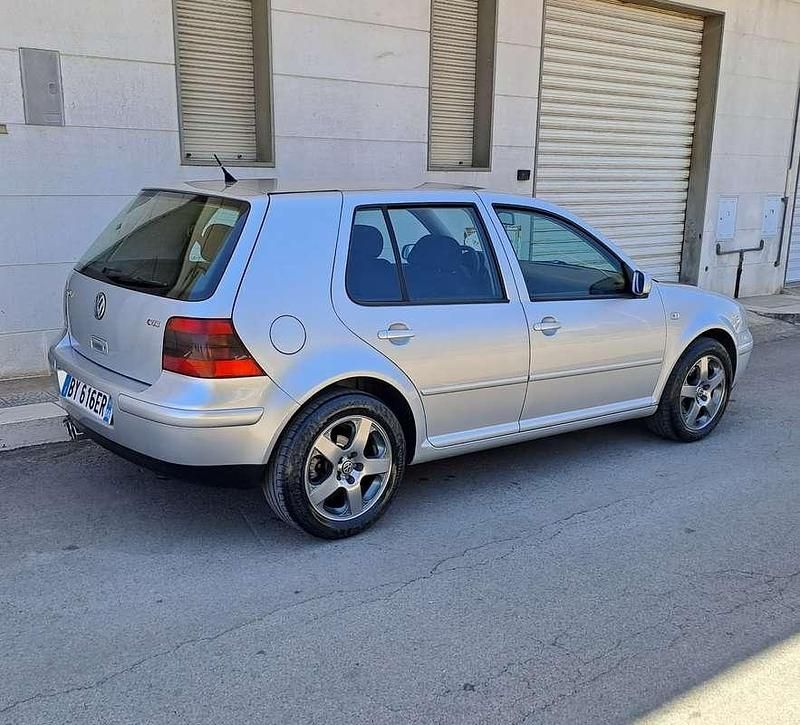 Usata VW Golf IV Highline 110 CV (80 kW) 2001 Berlina