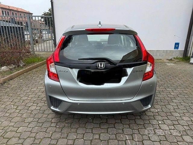 Usata Honda Jazz Comfort 102 CV (75 kW) 2017 Grigio Utilitaria