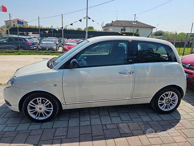 Usata Lancia Ypsilon 75 CV (55 kW) 2011 Bianco Utilitaria