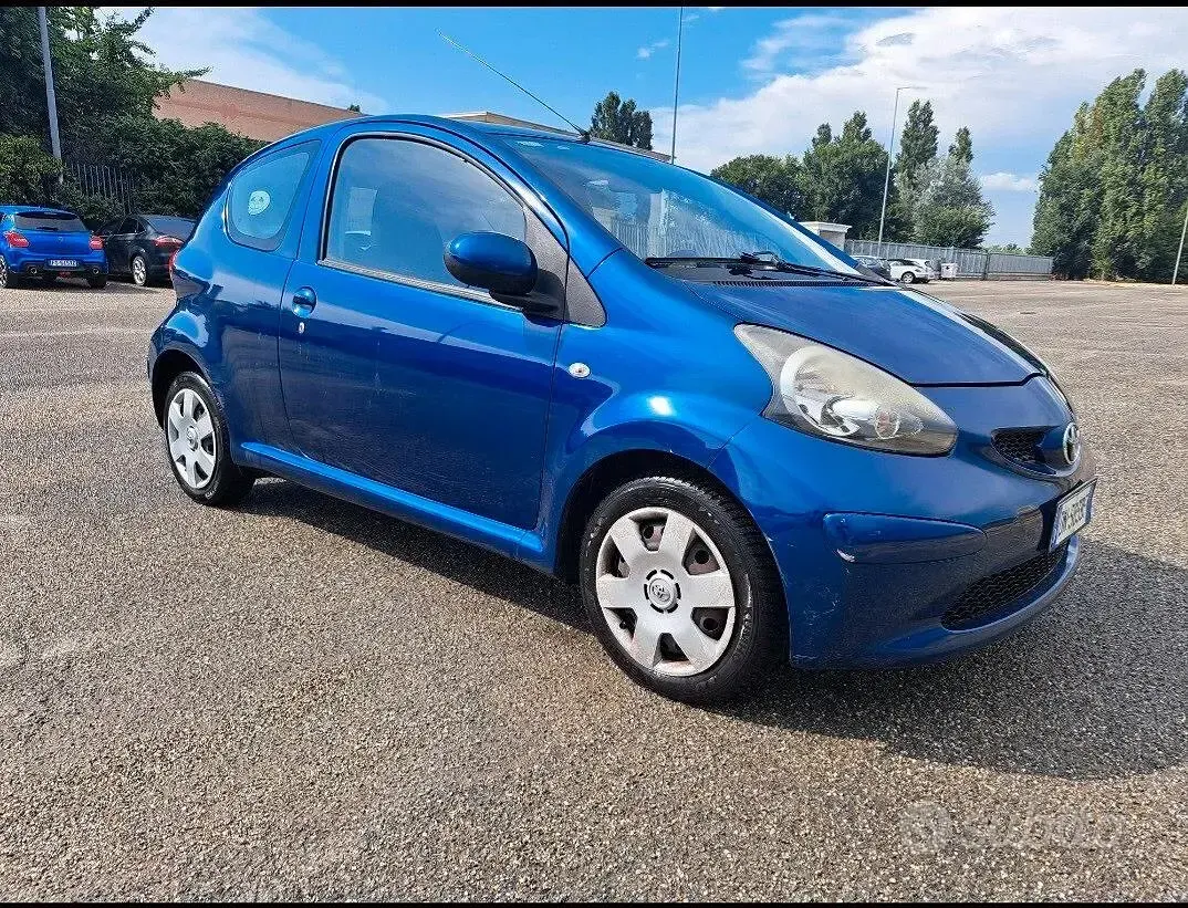 Usata Toyota Aygo 68 CV (50 kW) 2008 Blu Utilitaria