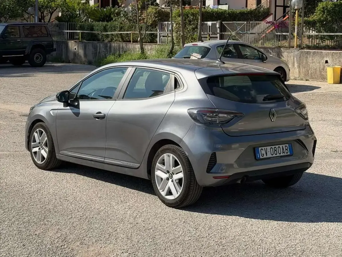 Usata Renault Clio V Evolution 101 CV (74 kW) 2024 Grigio Berlina