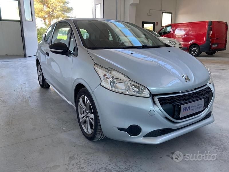 Usata Peugeot 208 Access 67 CV (49 kW) 2014 Grigio Utilitaria