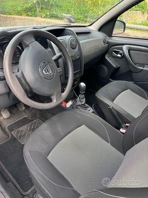 Usata Dacia Duster Lauréate 125 CV (91 kW) 2017 Grigio SUV