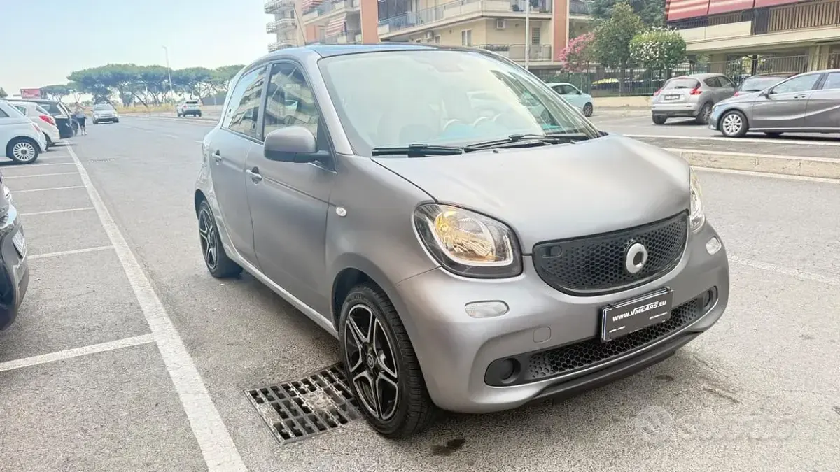 Usata Smart ForFour Passion 71 CV (52 kW) 2015 Grigio Utilitaria