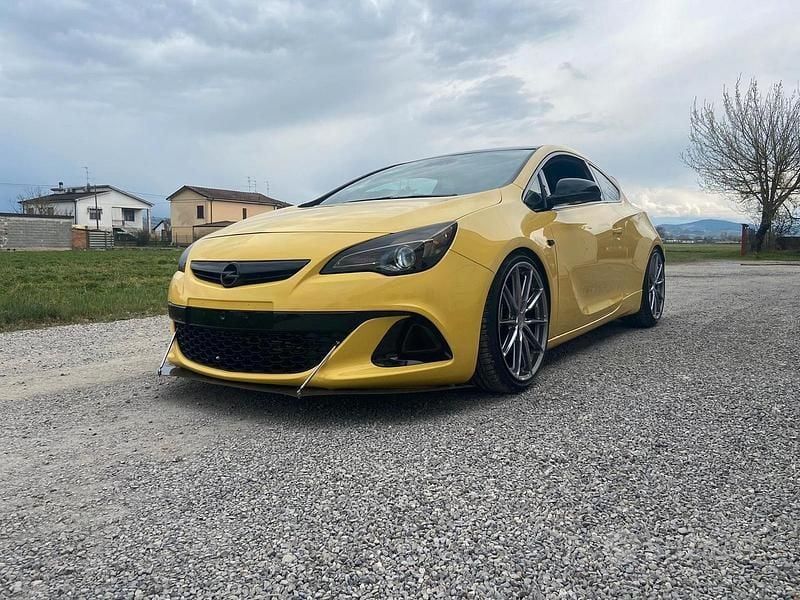 Usata Opel Astra OPC 280 CV (205 kW) 2013 Giallo Coupé