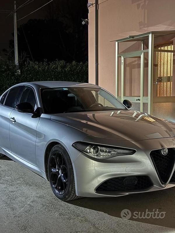 Usata Alfa Romeo Giulia 150 CV (110 kW) 2017 Grigio Berlina