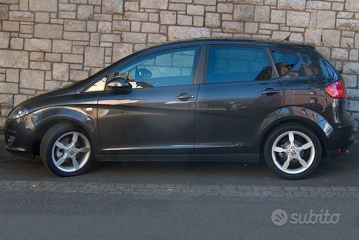 Grigio Usata 2008 Seat Altea Monovolume | 2500 € (Buon prezzo) - Immagine 1/2