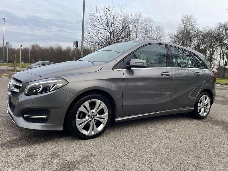 Grigio Usata 2017 Mercedes B180 Premium Monovolume | 15.900 € (Buon prezzo) - Immagine 1/4
