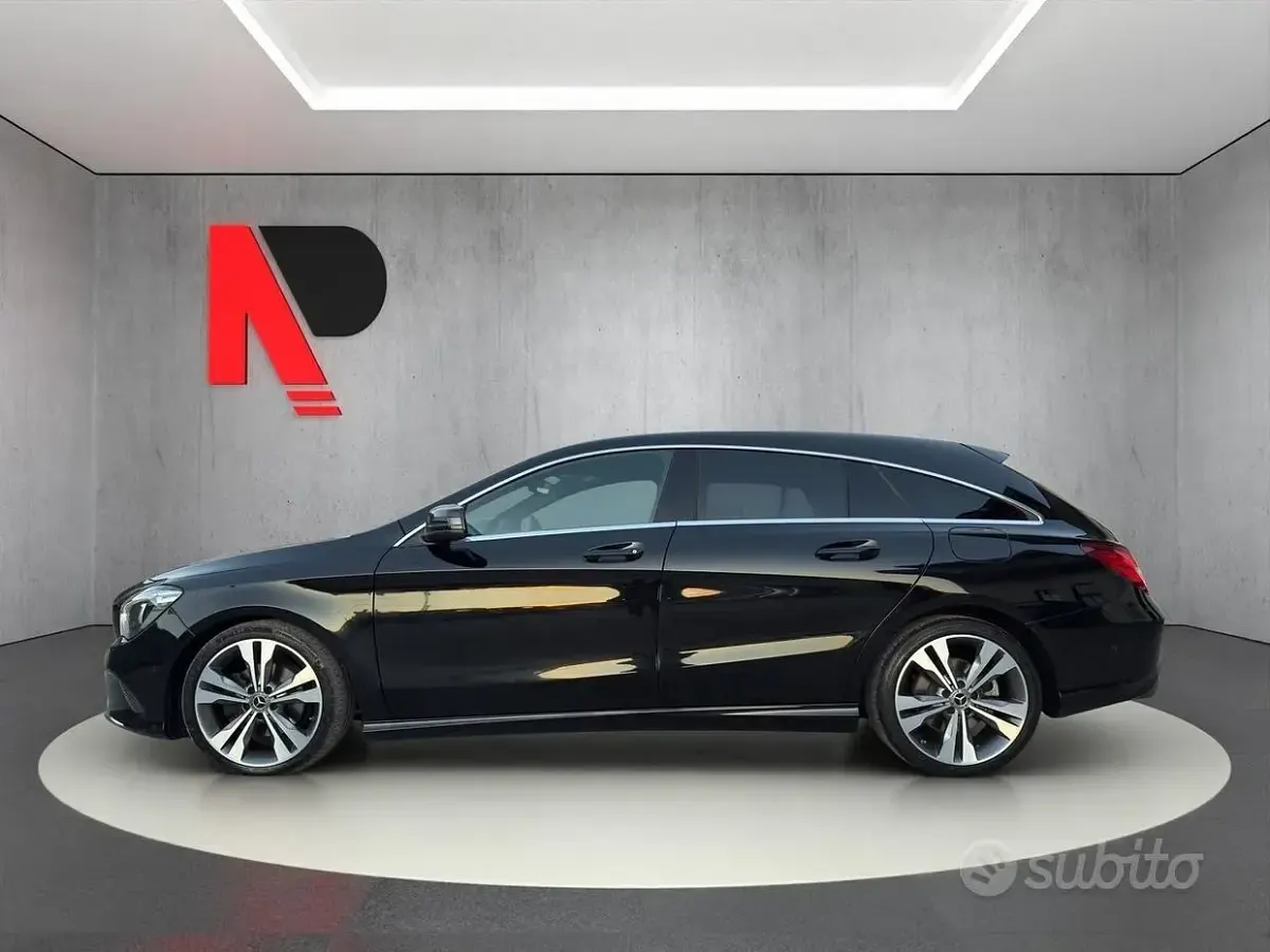 Gebraucht Mercedes CLA200 Premium 136 PS (100 kW) 2018 Schwarz Kombi