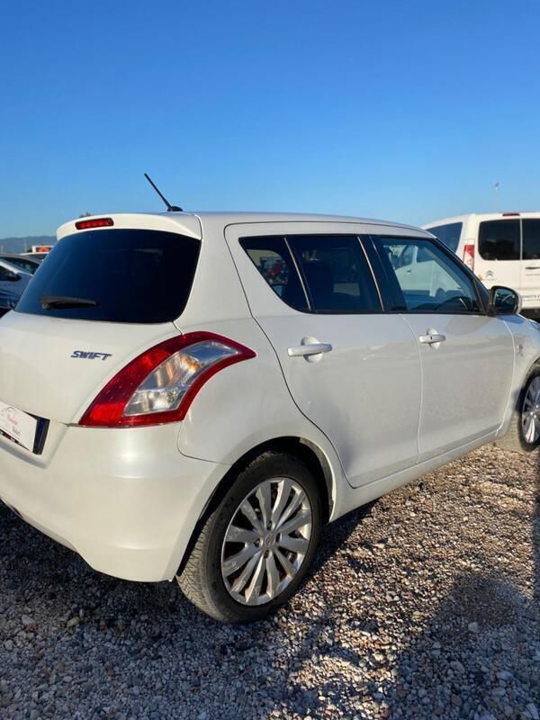 Usata Suzuki Swift 94 CV (69 kW) 2010 Bianco Utilitaria