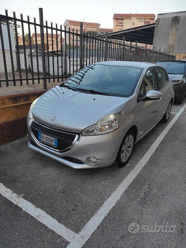 Usata Peugeot 208 82 CV (60 kW) 2013 Grigio Utilitaria
