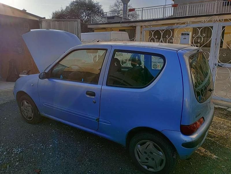 Usata Fiat 600 67 CV (49 kW) 2003 Blu/azzurro Berlina