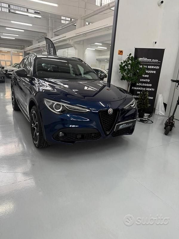 Blu Usata 2019 Alfa Romeo Stelvio Tech Edition SUV | 19.900 € (Buon prezzo) - Immagine 1/4