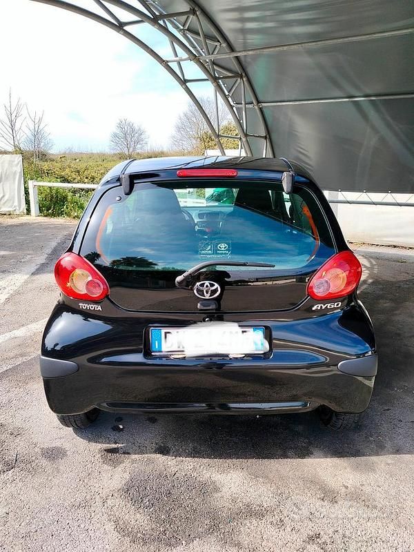 Usata Toyota Aygo 68 CV (50 kW) 2009 Nero Utilitaria