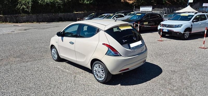 Usata Lancia Ypsilon 95 CV (69 kW) 2016 Beige Utilitaria