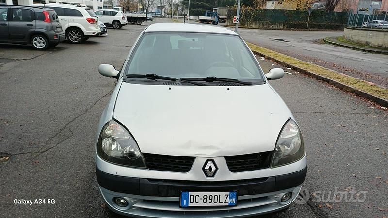 Usata 2003 Renault Clio II Tre volumi | 950 € (Buon prezzo) - Immagine 1/4