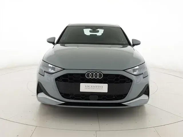 Usata Audi A3 Advanced 204 CV (150 kW) 2025 Grigio freccia perla Berlina