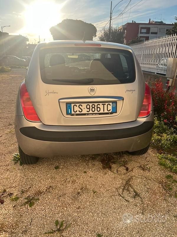 Usata Lancia Ypsilon 70 CV (51 kW) 2005 Grigio Utilitaria