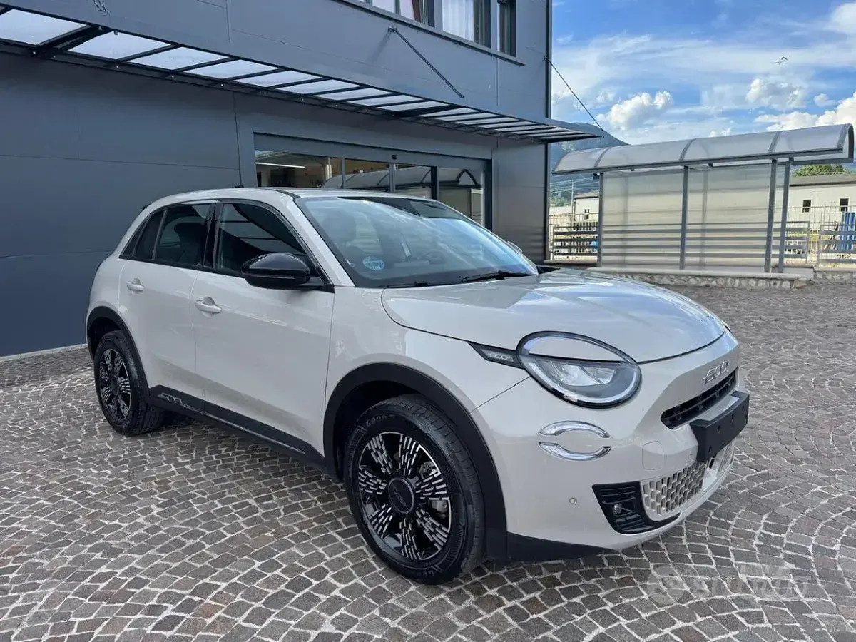 Usata Fiat 600 Icon 136 CV (100 kW) 2025 Giallo SUV