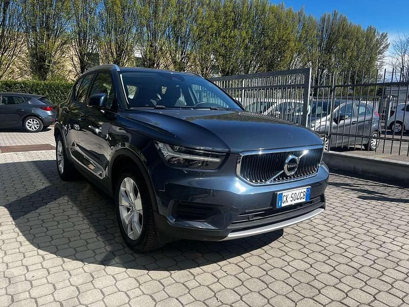 Usata Volvo XC40 Momentum 197 CV (144 kW) 2022 Blu/azzurro SUV