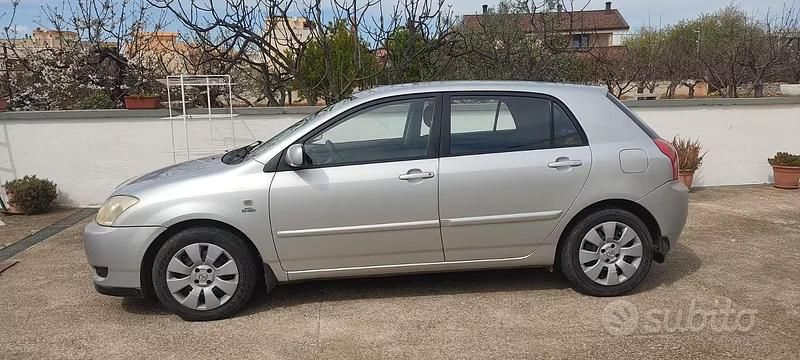 Usata Toyota Corolla 90 CV (66 kW) 2003 Grigio Utilitaria