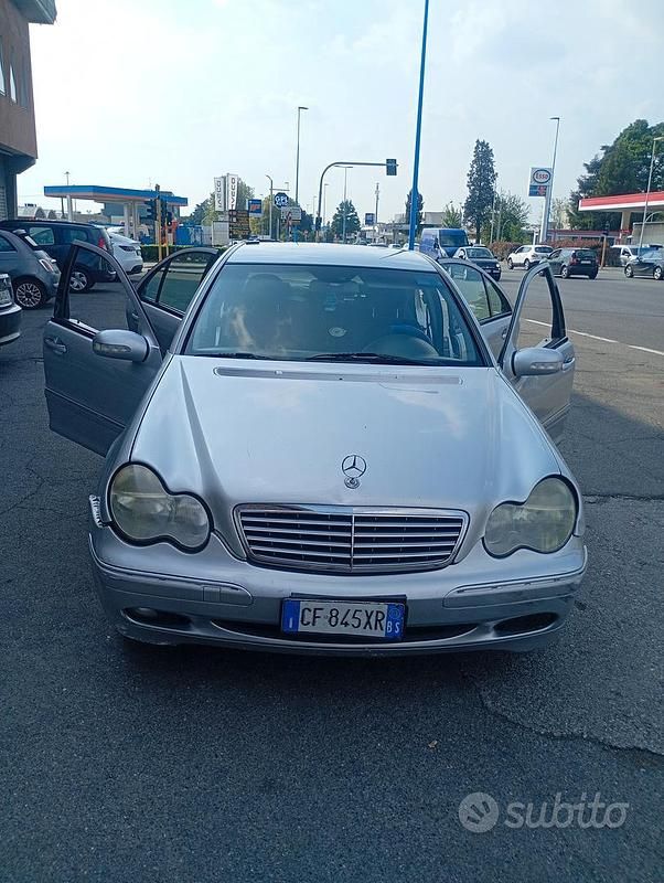 Usata Mercedes 220 2003 Grigio Berlina