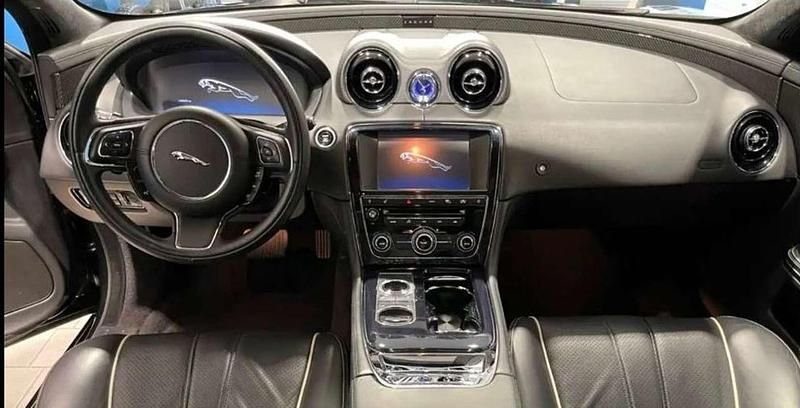 Usata Jaguar XJ Executive 207 CV (152 kW) 2010 Nero Berlina