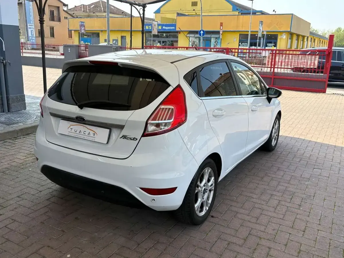 Usata Ford Fiesta Titanium 75 CV (55 kW) 2016 Bianco Berlina