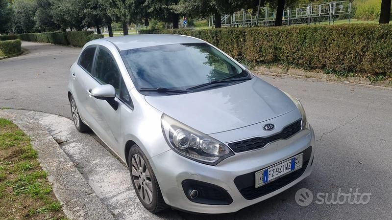 Usata Kia Rio EX 90 CV (66 kW) 2013 Grigio Berlina