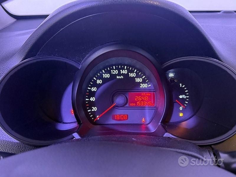 Usata Kia Picanto City 69 CV (50 kW) 2011 Beige Utilitaria