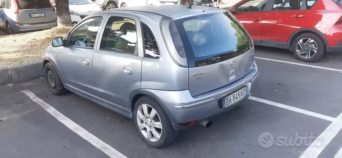 Usata Opel Corsa 69 CV (50 kW) 2006 Grigio Utilitaria