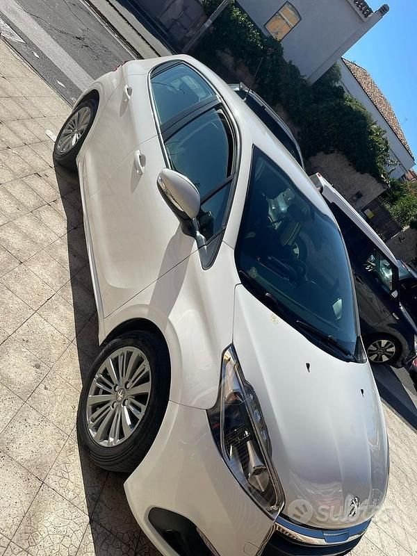 Usata Peugeot 208 75 CV (55 kW) 2016 Bianco Utilitaria