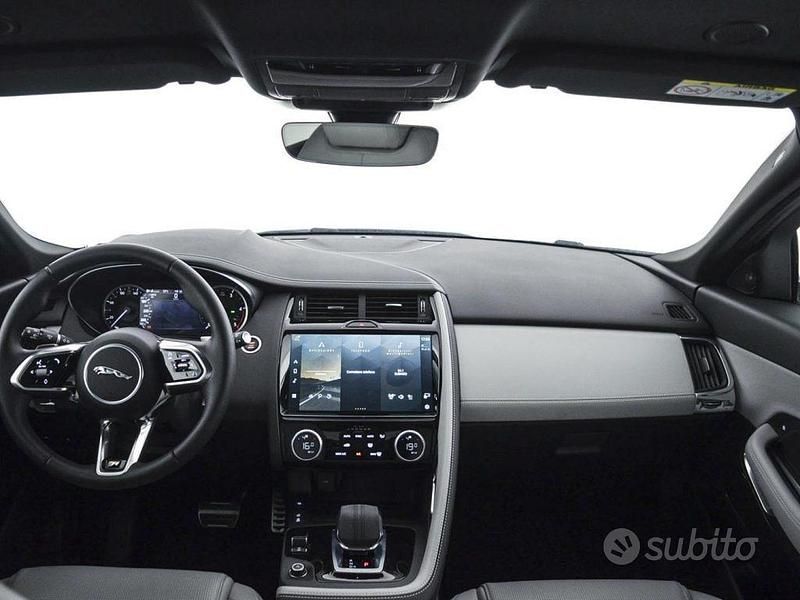 Usata Jaguar E-Pace R-Dynamic 163 CV (119 kW) 2023 Eiger grey SUV