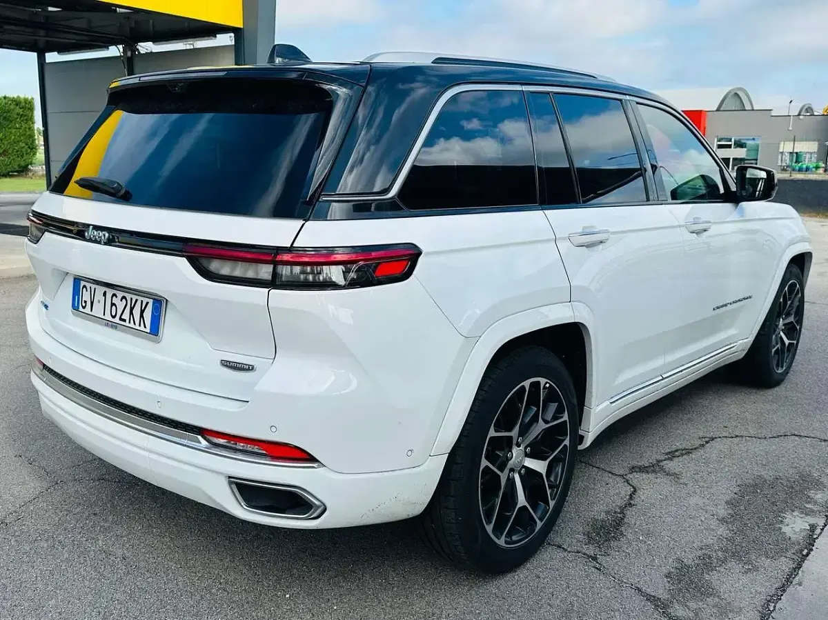 Usata Jeep Grand Cherokee Summit 272 CV (200 kW) 2024 Bright white pastello SUV