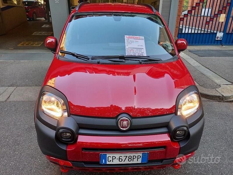 Usato 2023 Fiat Panda Cross 1.0 El_Hybrid 70 CV (17.900 €)