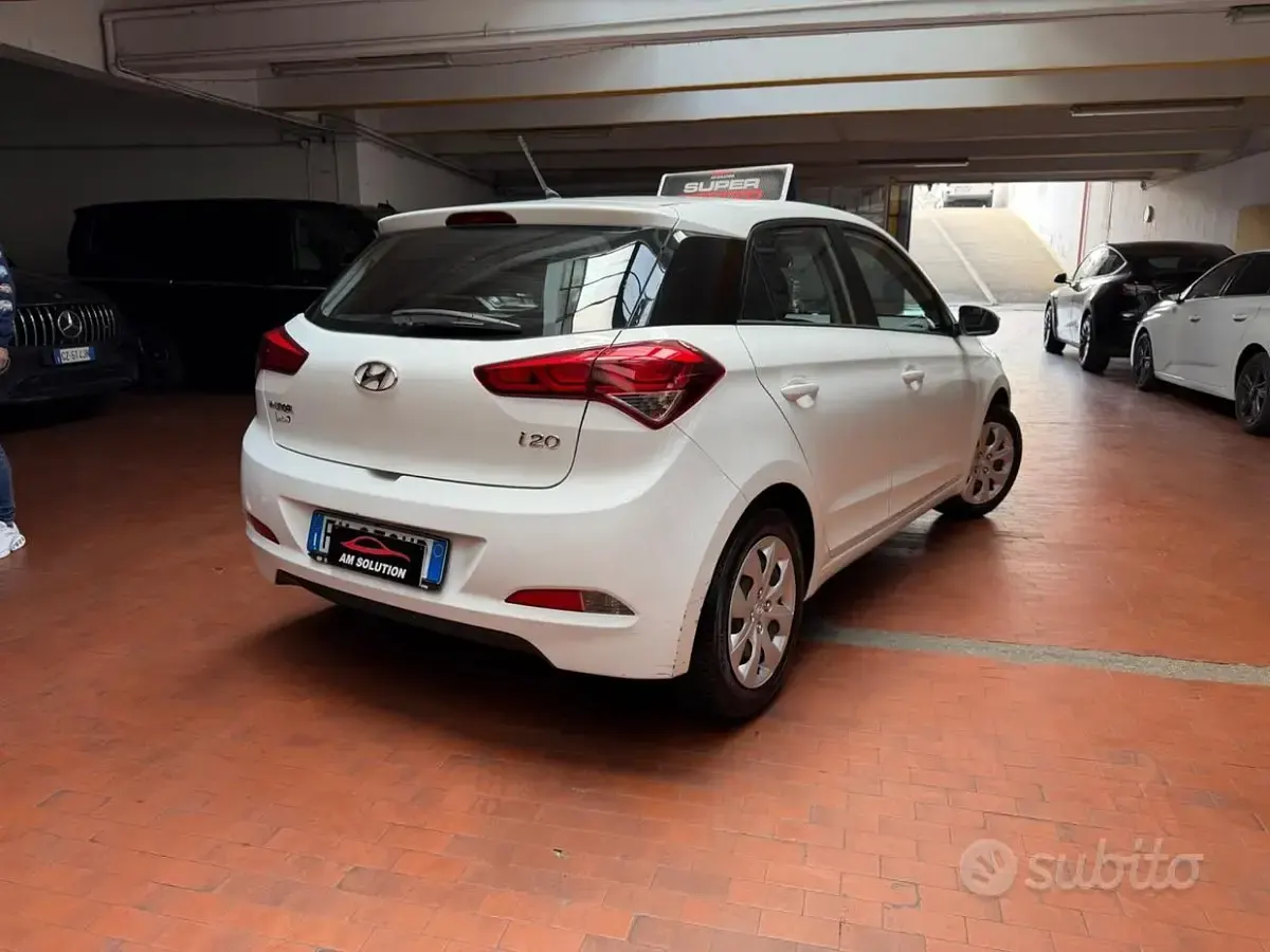 Usata Hyundai i20 75 CV (55 kW) 2018 Bianco Berlina