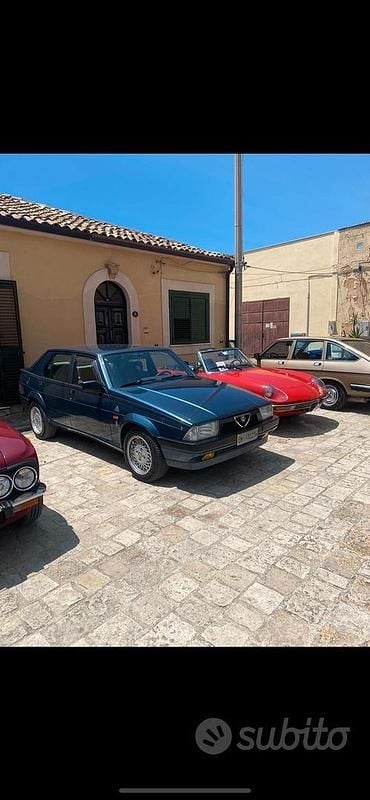 Usata Alfa Romeo 75 105 CV (77 kW) 1990 Blu Berlina