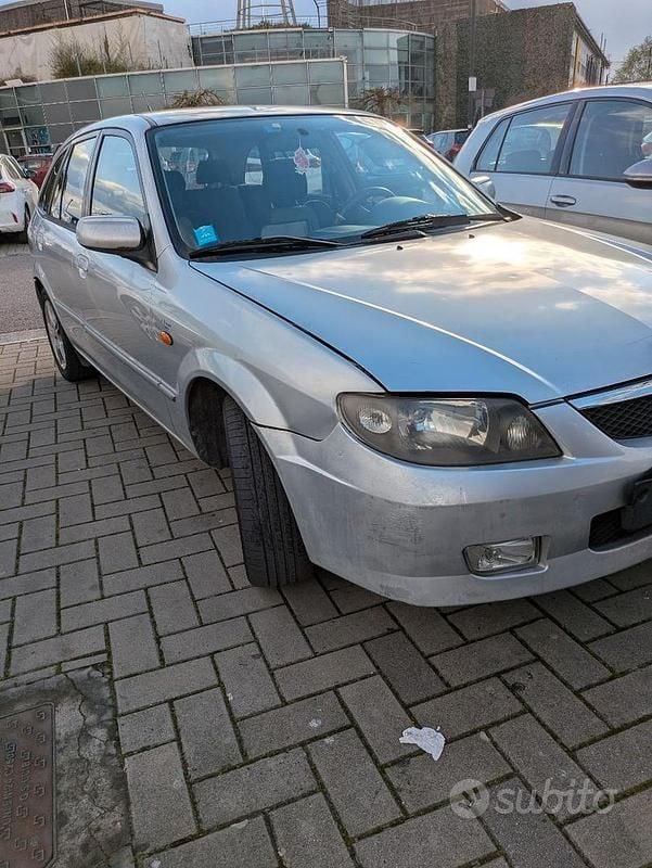 Usata Mazda 323F 2003 Grigio Station wagon