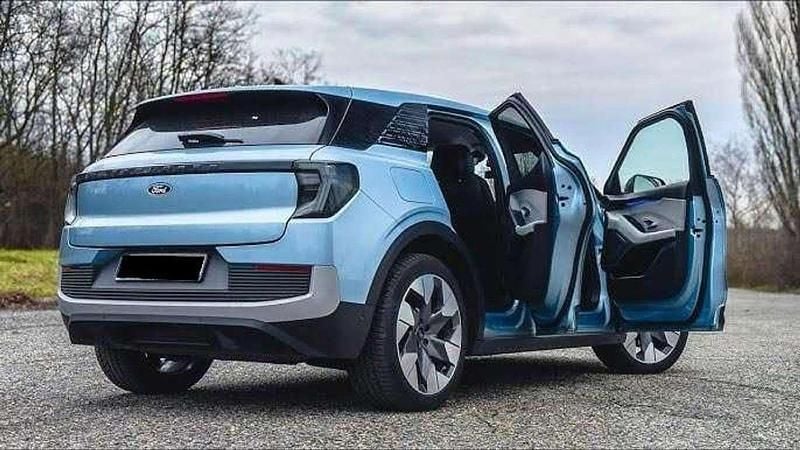 Usata Ford Explorer Extended Range 250 kW (340 CV) 2024 Blu/azzurro SUV