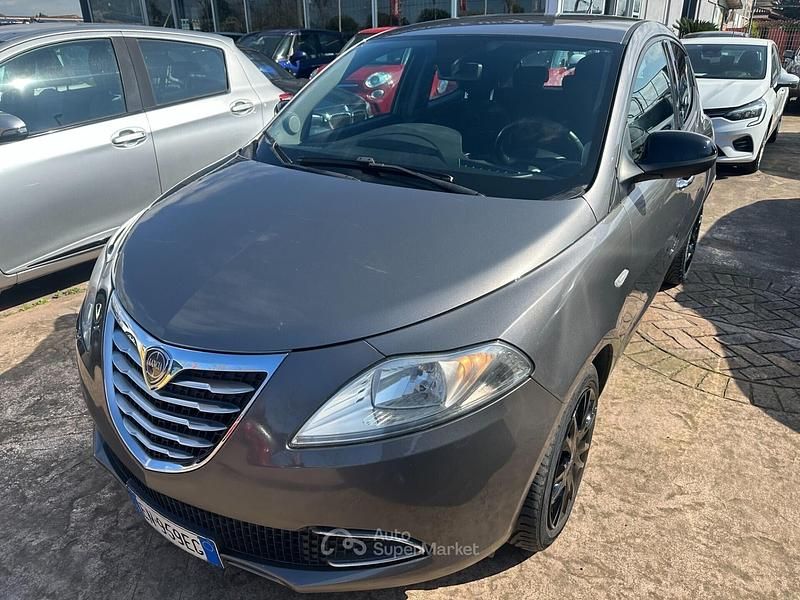 Usata Lancia Ypsilon Gold 69 CV (50 kW) 2012 Nero Utilitaria